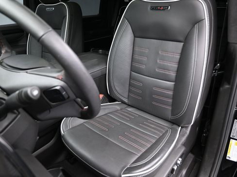 Used 2025 GMC Sierra 2500 AT4X image 20