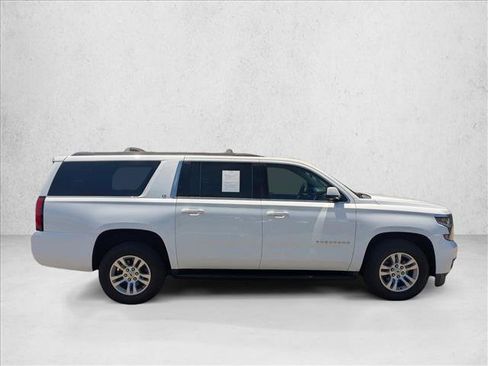 Used 2016 Chevrolet Suburban LT RWD image 4