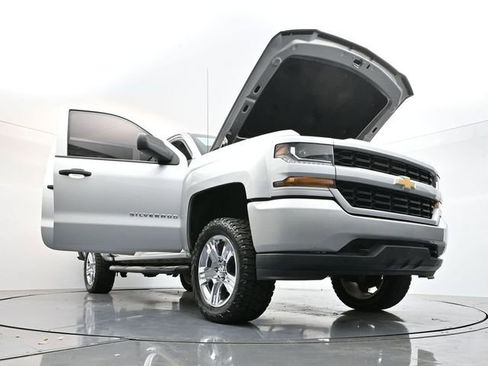 Used 2018 Chevrolet Silverado 1500 Custom w/ Custom Value Package image 45