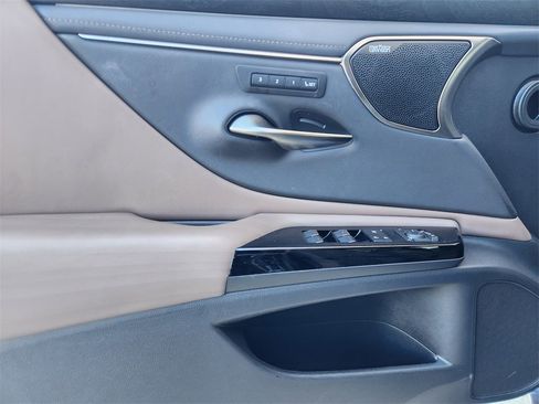 Used 2022 Lexus ES 300h Ultra Luxury image 23