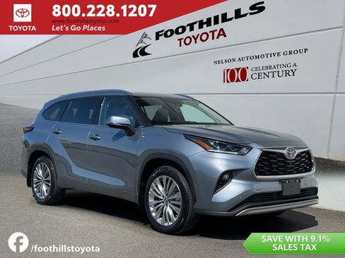 Used 2024 Toyota Highlander Platinum AWD/4WD image 1