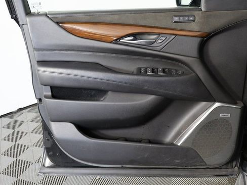 Used 2018 Cadillac Escalade Luxury image 13