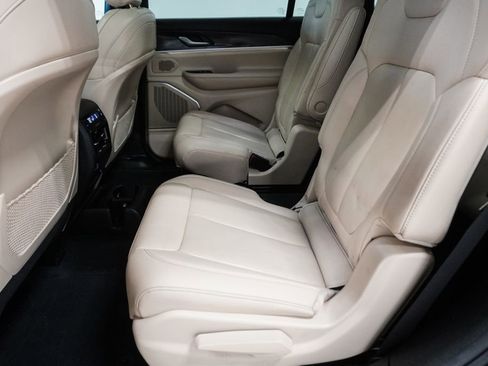 Used 2023 Jeep Grand Cherokee L Limited image 17