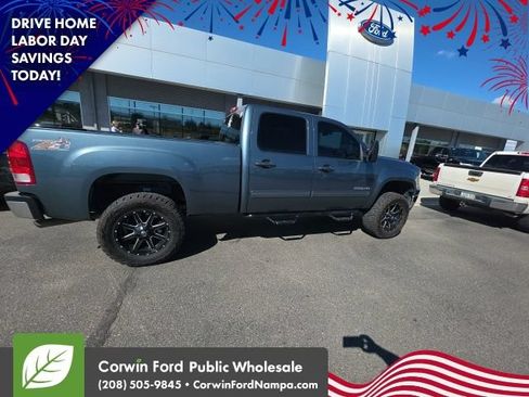 Used 2014 GMC Sierra 2500 SLE w/ SLE Preferred Package AWD/4WD image 5
