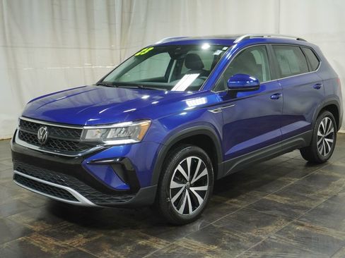 Used 2023 Volkswagen Taos SE w/ Panoramic Sunroof Package AWD/4WD image 2
