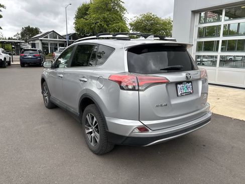 Used 2016 Toyota RAV4 XLE AWD/4WD image 3