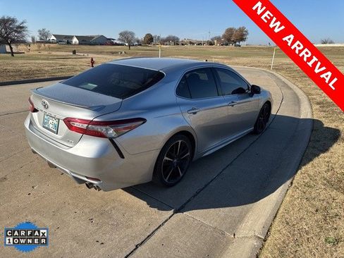 Used 2018 Toyota Camry XSE image 3
