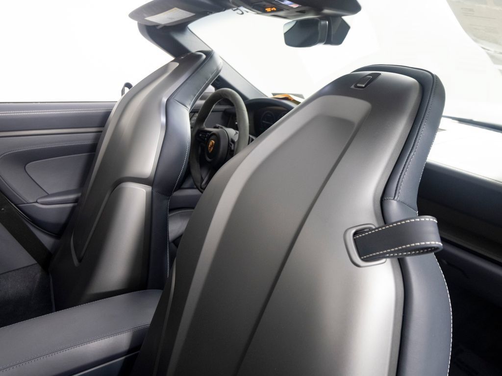 Certified 2025 Porsche 911 Carrera GTS RWD image 40
