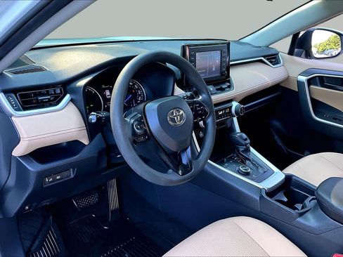 Used 2019 Toyota RAV4 LE w/ Carpet Mat Package AWD/4WD image 16