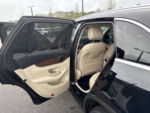 Used 2022 Mercedes-Benz GLC 300 4MATIC w/ Driver Assistance Package image 13