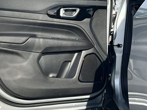 New 2026 Jeep Compass Latitude image 23