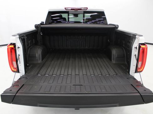 Used 2024 GMC Sierra 1500 AT4 w/ Technology Package image 9