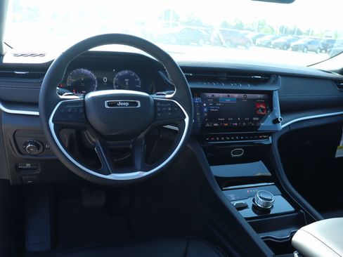 New 2026 Jeep Grand Cherokee Limited image 2