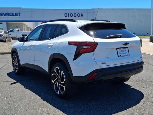 Certified 2024 Chevrolet Trax RS w/ Sunroof Package FWD image 7