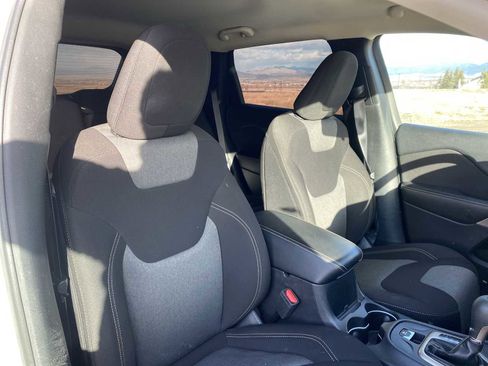 Used 2018 Jeep Cherokee Latitude image 16