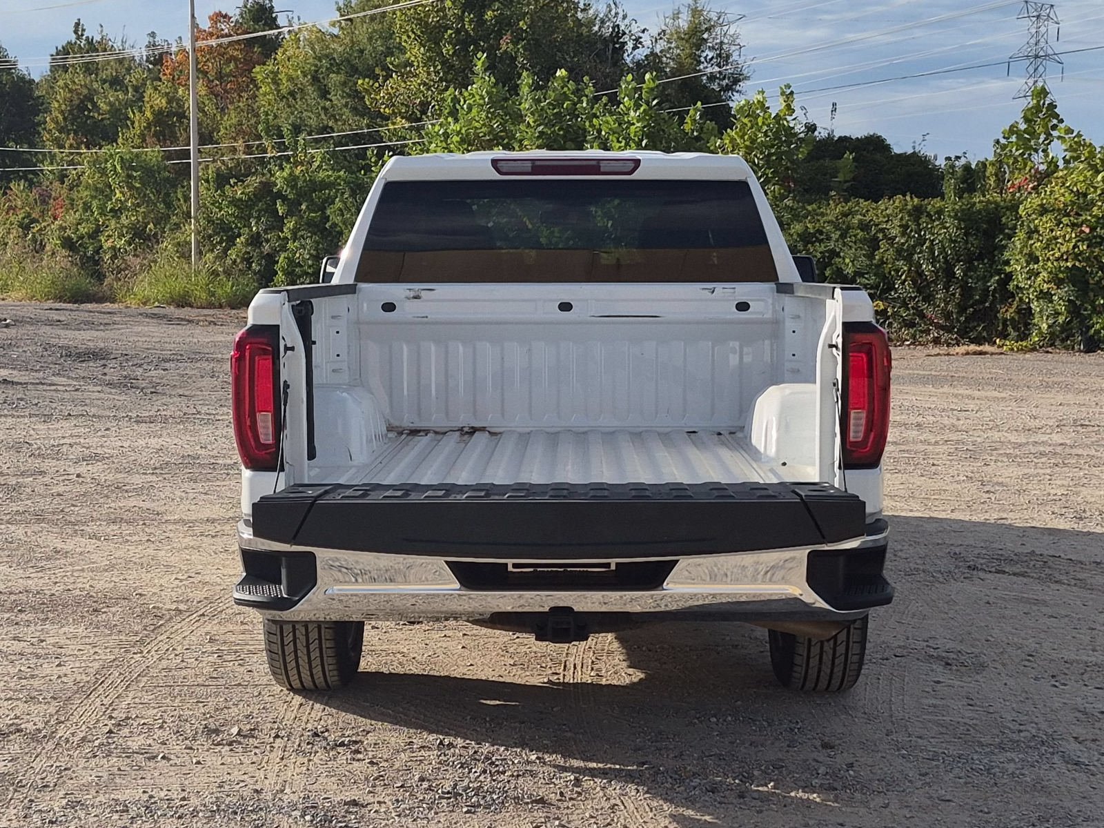 Used 2025 GMC Sierra 1500 SLT AWD/4WD image 4