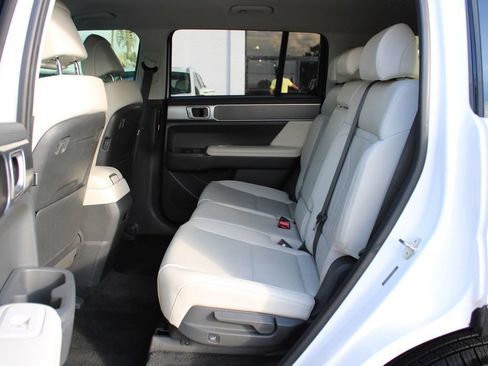 Used 2024 Hyundai Santa Fe SEL FWD image 11