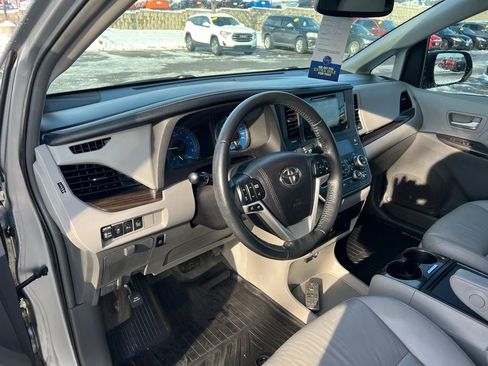 Used 2017 Toyota Sienna XLE image 16