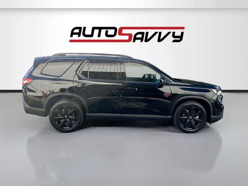 Used 2025 Honda Pilot Black Edition image 8