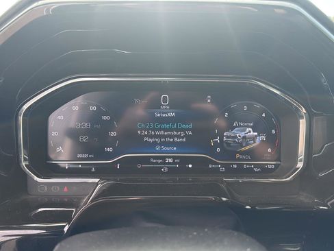 Used 2025 Chevrolet Silverado 2500 LT w/ Convenience Package image 14