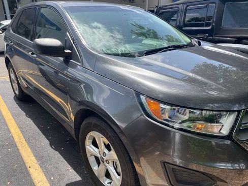 Used 2017 Ford Edge SE FWD image 2