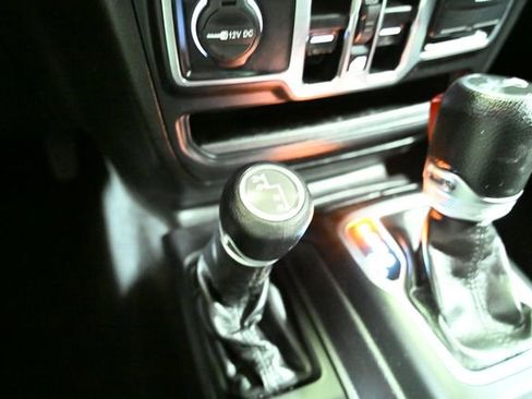 Used 2018 Jeep Wrangler Unlimited Sport S image 33