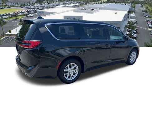 Certified 2023 Chrysler Pacifica Touring-L FWD image 17