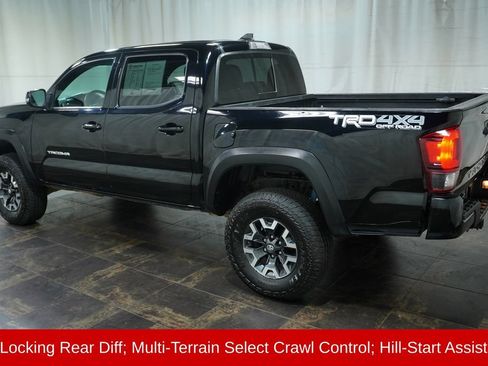 Used 2018 Toyota Tacoma TRD Off-Road w/ Technology Package AWD/4WD image 7
