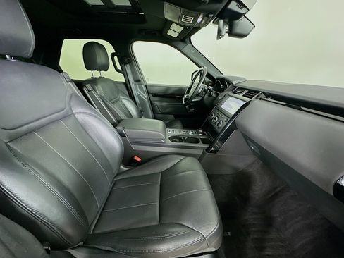 Used 2020 Land Rover Discovery SE image 43