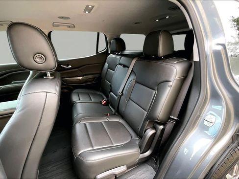 Used 2021 GMC Acadia SLT w/ LPO, Floor Liner Package FWD image 21