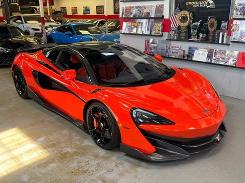 Used 2020 McLaren 600LT Spider RWD image 27