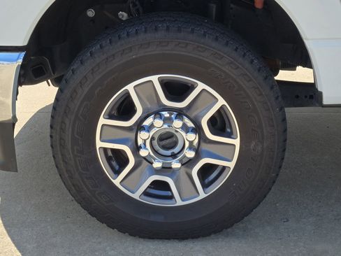 Used 2025 Ford F250 Lariat AWD/4WD image 11