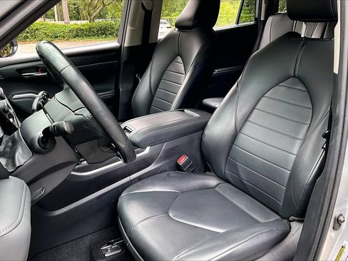 Used 2021 Toyota Highlander XLE AWD/4WD image 18