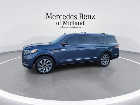 Used 2022 Lincoln Navigator L Reserve image 4