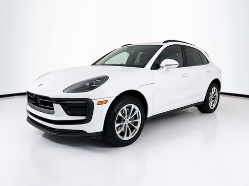 Certified 2024 Porsche Macan AWD/4WD image 1