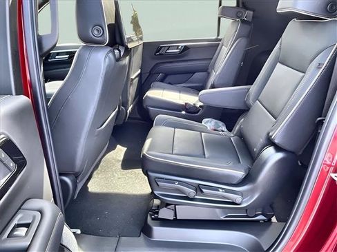 New 2025 Chevrolet Suburban Premier image 14