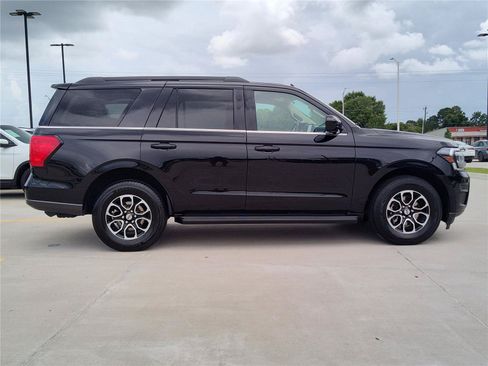 Used 2024 Ford Expedition XLT RWD image 11