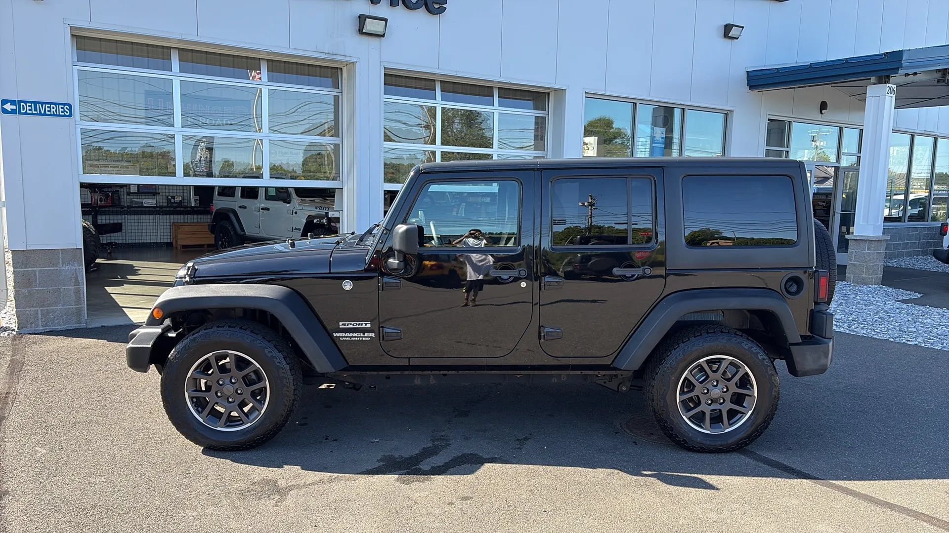 Used 2017 Jeep Wrangler Unlimited Sport w/ Quick Order Package 24S AWD/4WD image 3