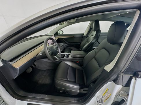 Used 2023 Tesla Model 3 Standard Range image 13