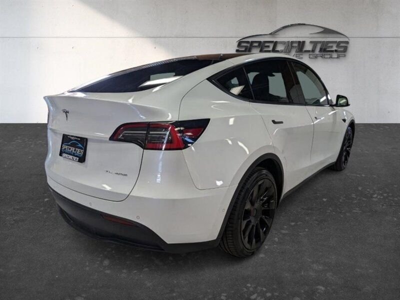 Used 2021 Tesla Model Y Long Range AWD/4WD image 10