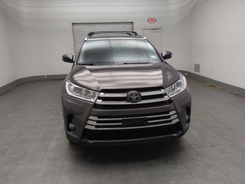 Used 2019 Toyota Highlander XLE AWD/4WD image 14