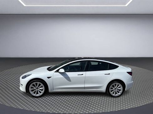 Used 2021 Tesla Model 3 Standard Range Plus image 4