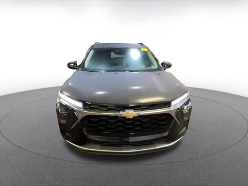 Used 2025 Chevrolet Trax LT image 4
