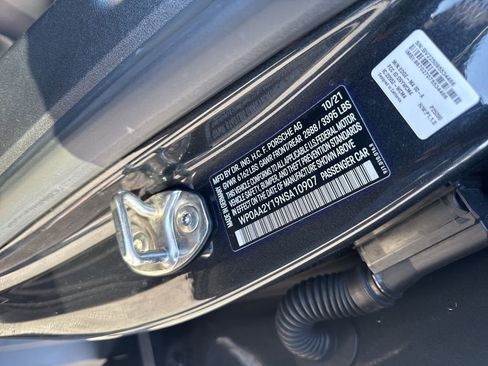 Used 2022 Porsche Taycan image 38