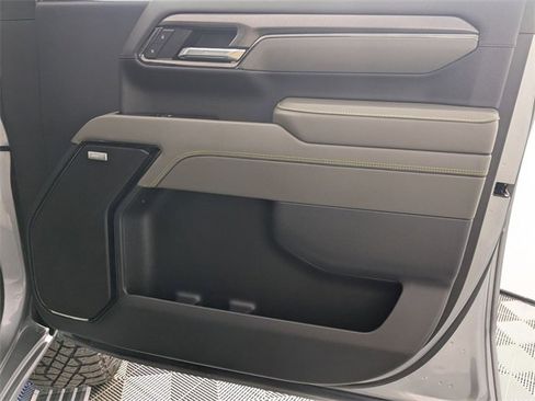 Used 2024 Chevrolet Silverado 2500 ZR2 w/ Technology Package image 35