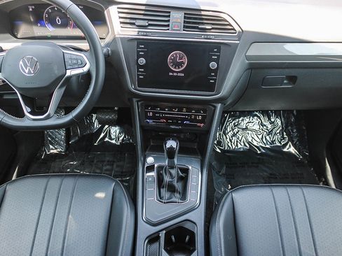 Used 2024 Volkswagen Tiguan SE FWD image 13
