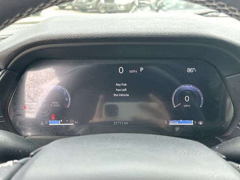 Used 2025 Jeep Grand Cherokee Altitude AWD/4WD image 13
