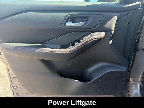 Used 2025 Nissan Rogue SV AWD/4WD image 12