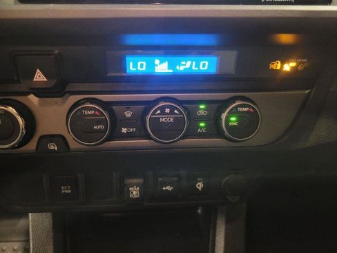 Used 2023 Toyota Tacoma TRD Off-Road image 17