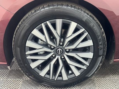 Used 2024 Nissan Altima 2.5 SV image 12